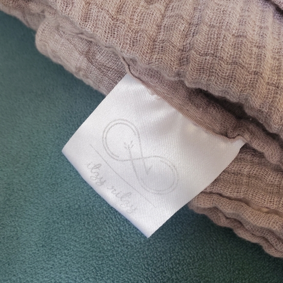 Limited Edition Itzy Ritzy Swaddle - Picture 5 of 7